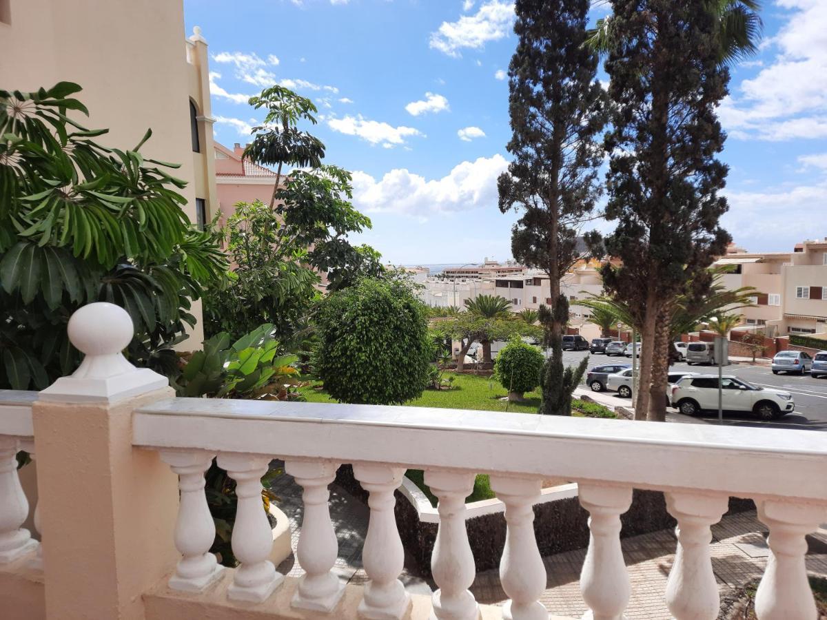 Castle Harbour Aparthotel Лос Кристианос Екстериор снимка
