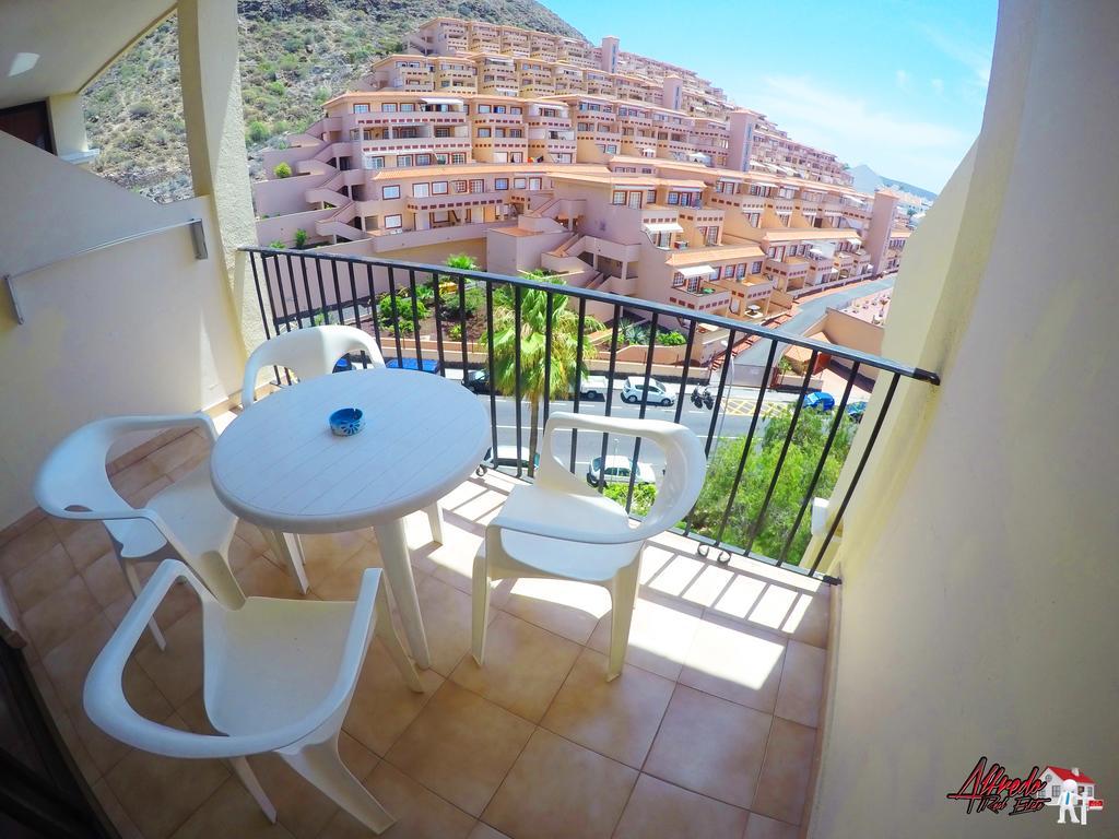 Castle Harbour Aparthotel Лос Кристианос Екстериор снимка