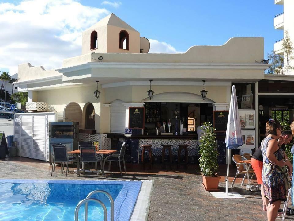 Castle Harbour Aparthotel Лос Кристианос Екстериор снимка